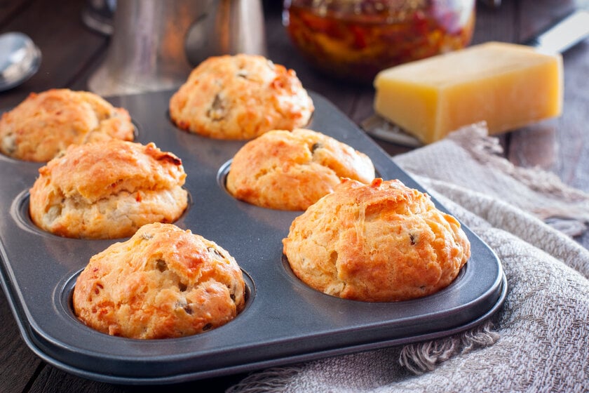 Muffin De Queijo Tomate E Manjeric O F Cil De Fazer E Tima Op O De