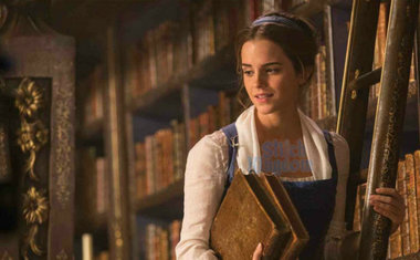 Emma Watson aparece em novas imagens de "A Bela e a Fera"