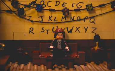 Vídeo recria cenas de "Stranger Things" com bonecos LEGO