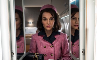 Natalie Portman encarna a Sra. Kennedy no pesado e surpreendente “Jackie”