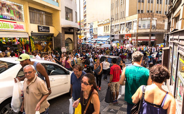 Das noivas, dos tecidos e do vinil: conheça as principais ruas temáticas de SP para fazer compras