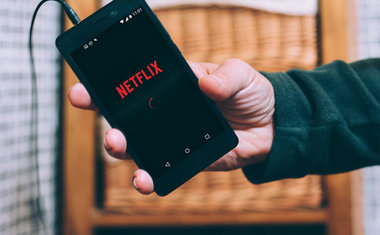 Netflix sugere séries para assistir em viagens de acordo com o tempo do trajeto