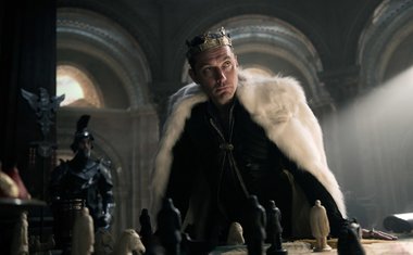 “Rei Arthur: A Lenda da Espada” – listamos todos os pontos fortes e fracos do novo filme de Guy Ritchie