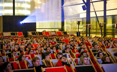 Rooftop do Shopping JK Iguatemi recebe sessões de cinema ao ar livre até o final de junho