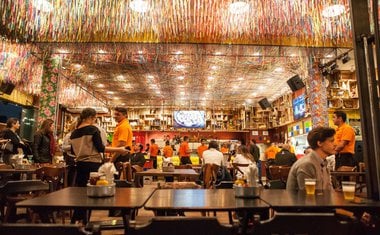 Berrini ganha novo point para o happy hour com música ao vivo, caipirinha no pote e petiscos de boteco