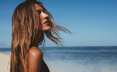 Para o verão: 6 produtos infalíveis que vão salvar seu cabelo neste verão 