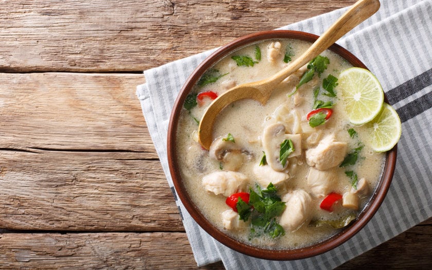 Sopa Asiática com Frango, Curry e Gengibre