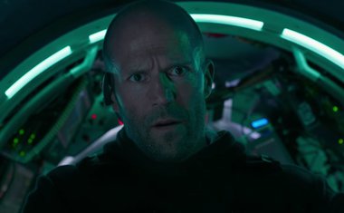 Jason Statham enfrenta tubarão pré-histórico no primeiro trailer de "Megatubarão"; assista!