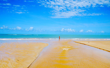 Conheça Trancoso, vilarejo baiano que tem lindas praias e noite agitada