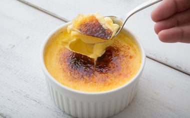 Receita: como fazer Crème Brûlée em casa