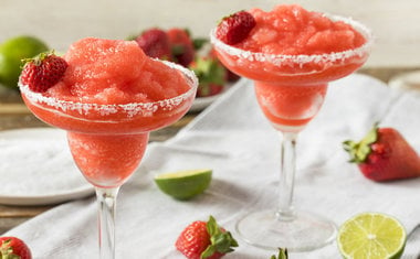 11 drinks com frutas que são a cara do verão e você precisa experimentar