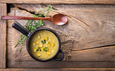 12 receitas de sopas geladas para se refrescar no verão