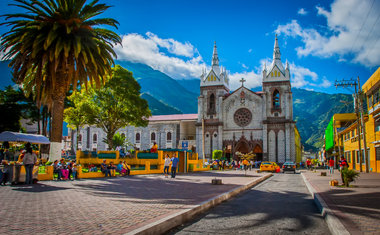 Conheça Baños, a cidade da aventura no Equador