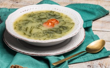 Aprenda a fazer o tradicional caldo verde