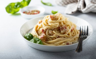 Receita: como fazer Macarrão à Carbonara em casa