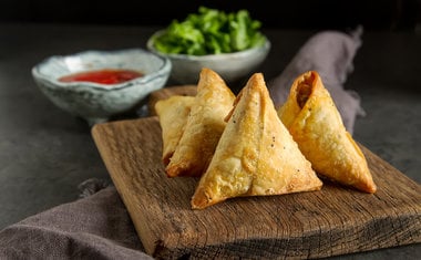 Como fazer Samosa, um prato típico indiano