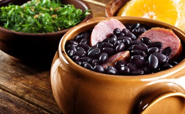 Dicas de restaurantes de hotéis que servem feijoada em Curitiba 