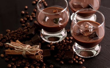 10 receitas de drinks com chocolate perfeitos para a Páscoa