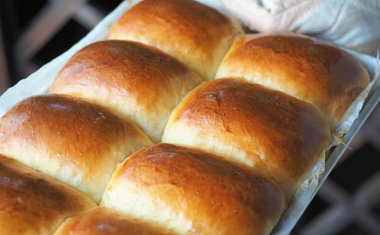 Pão de creme de leite é simples e fácil de fazer; veja o passo a passo da receita!