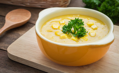 Sopa de milho é perfeita para os dias frios; veja o passo a passo!