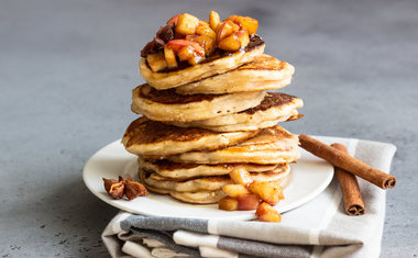 Panqueca de iogurte e maçã é perfeita para o café da manhã; veja a receita!