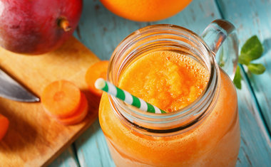 Smoothie de laranja, manga e cenoura é opção refrescante de lanche da tarde; veja a receita!