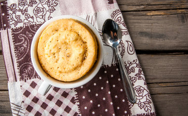 Receita: aprenda a fazer bolo de caneca de leite condensado