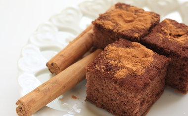 Bolo de canela é ótima opção para sobremesa ou lanche da tarde; aprenda a receita!