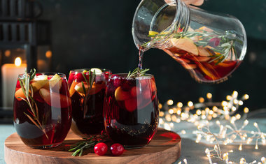 10 receitas diferentes de sangrias para você brindar o Ano Novo