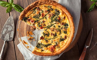 Receita de quiche de cream craker e legumes é simples e fácil de fazer; veja o passo a passo!