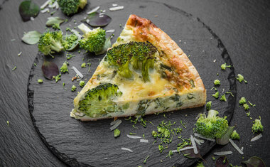 Quiche de brócolis é opção fácil e saborosa para o almoço e jantar; veja a receita!