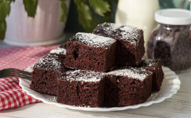 Receita: aprenda a fazer bolo de chocolate com aveia