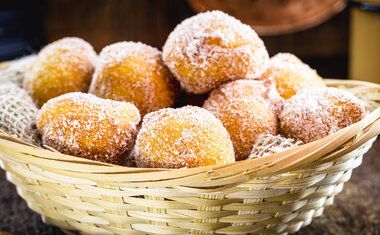 6 receitas irresistíveis de bolinho de chuva