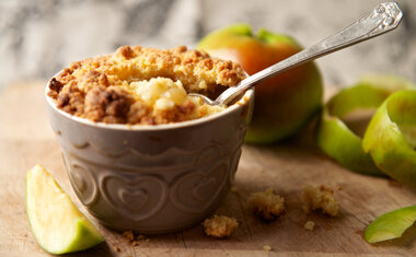 Receita: aprenda a fazer crumble de maçã e castanhas