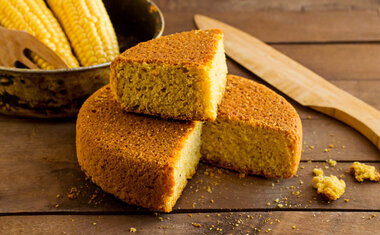 Pão de milho é opção deliciosa para o café da manhã e lanche da tarde; veja a receita!