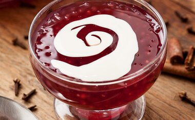 Receita de sagu com vinho tinto e creme inglês: simples e apaixonante! 