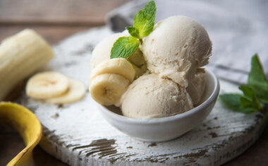 Sorvete de banana congelada é fácil e super cremoso; veja a receita