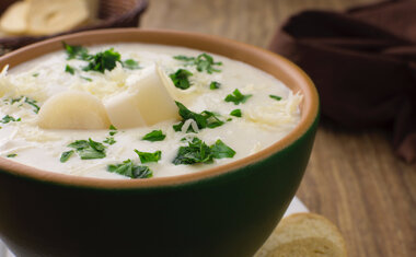 Sopa de creme de palmito com brócolis é opção quentinha e deliciosa para os dias frios; veja a receita!