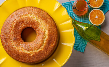 Bolo de laranja de liquidificador é simples de fazer; confira a receita!