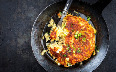 Batata rosti de queijo vai te surpreender pelo sabor e facilidade de preparo; confira a receita! 