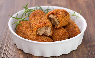 Croquete de carne é ótima opção de petisco para acompanhar uma cerveja gelada; veja a receita!