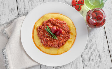 Receita de polenta de forno é opção deliciosa para o almoço ou jantar; confira!