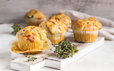 Muffin salgado de frango com requeijão é opção deliciosa de lanche da tarde; veja a receita!