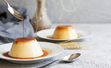 Flan de baunilha com cream cheese é sobremesa fácil de fazer; confira o passo a passo!