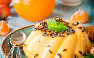 Receita de manjar de laranja com cobertura de chocolate vai te surpreender; confira!