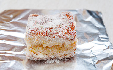 Bolo de coco gelado: aprenda a famosa receita da chef Carole Crema