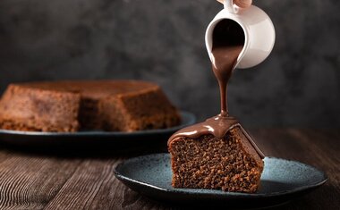 Bolo de Chocolate Fofinho na Batedeira é simples de fazer e irresistível; veja a receita!