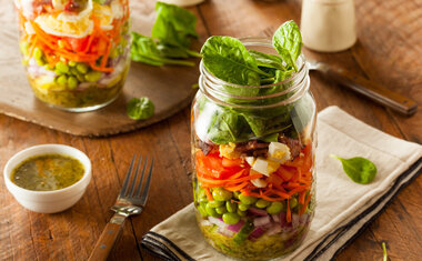 Salada no Pote: aprenda esta receita saudável e refrescante para o Verão!