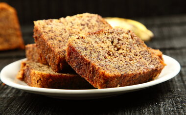 Bolo de casca de banana vai te surpreender pelo sabor; veja o passo a passo!