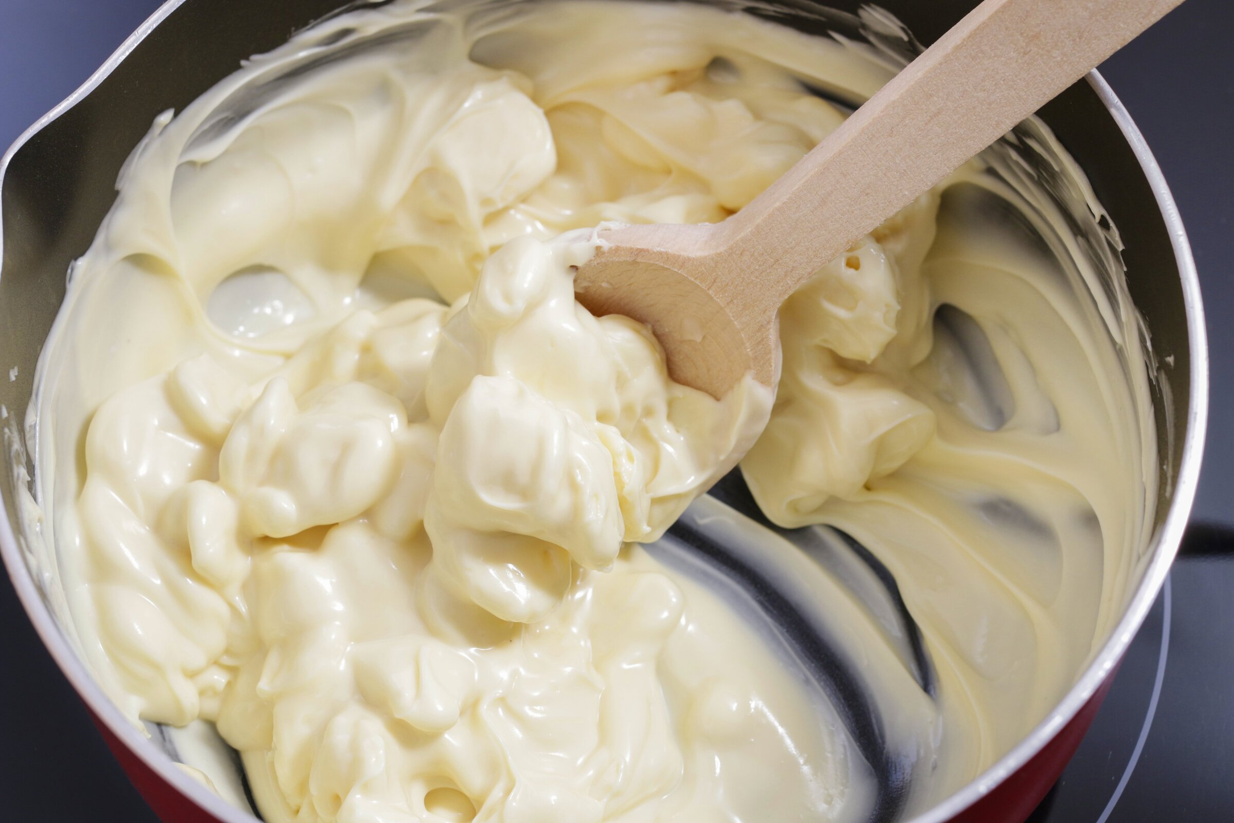 Receita de pudim de chocolate branco é deliciosa e fácil de fazer confira o passo a passo